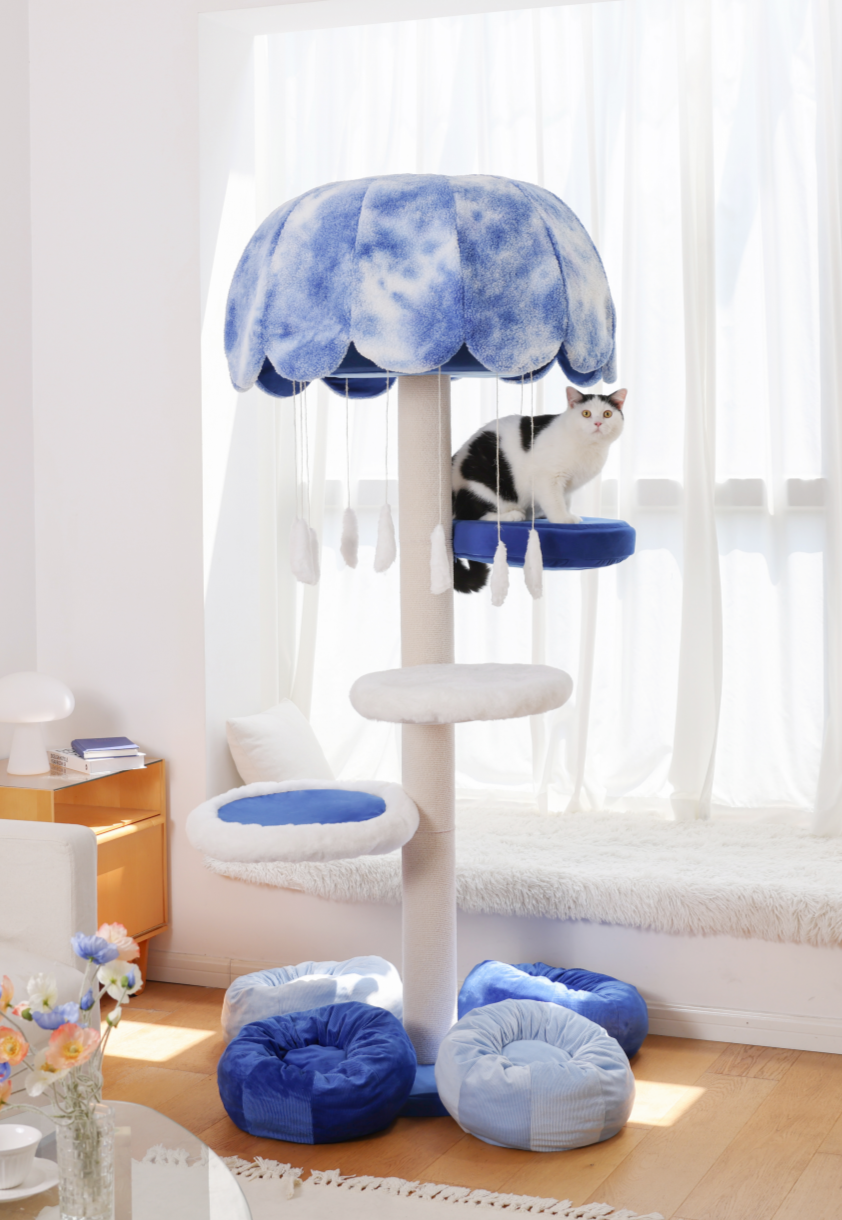 Wooden cat house, a sturdy and long-lasting cat tree.